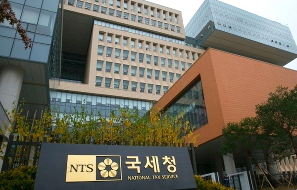 국세청, 유류 최고가격제 시행 첫날 전방위 점검