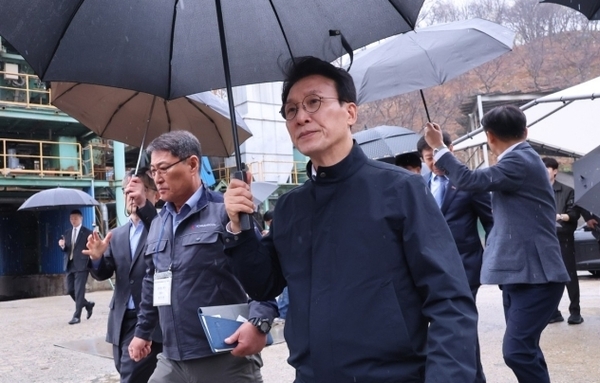 "중동발 공급 충격 현실화"…총리, 건설자재 수급 '비상 점검' 나서