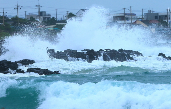 태풍 '신라쿠' 북마리아나 강타 임박…정부, 재외국민 보호 총력 대응